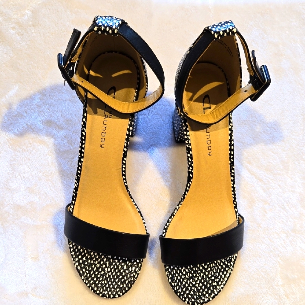 Woman's CL By LAUNDRY Fashion Sandals